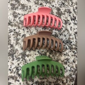 Never worn large claw clips.